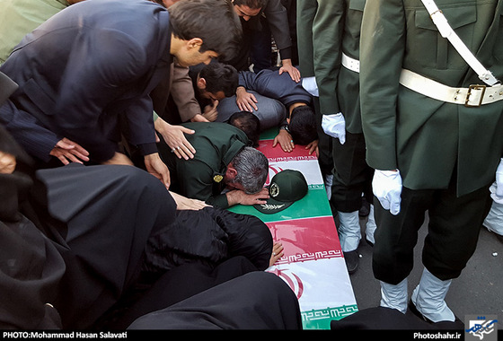 گزارش تصویری | استقبال از پیکر شهید مدافع حرم سردار قاجاریان و رضایی در فرودگاه مشهد | عکس : محمد حسن صلواتی /شهرآرا