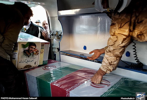 گزارش تصویری | استقبال از پیکر شهید مدافع حرم سردار قاجاریان و رضایی در فرودگاه مشهد | عکس : محمد حسن صلواتی /شهرآرا