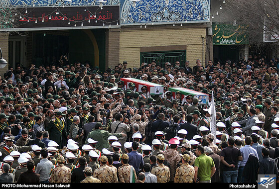 گزارش تصویری | تشییع پیکرهای مطهر شهیدان مدافع حرم قاجاریان و رضایی | عکس : محمد حسن صلواتی /شهرآرا