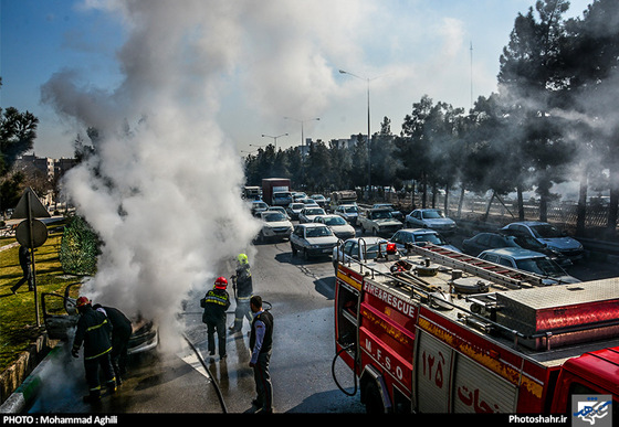 گزارش تصویری | حریق خودروی پژو 206 در بزرگراه کلانتری عکس : محمد عقیلی /شهرآرا