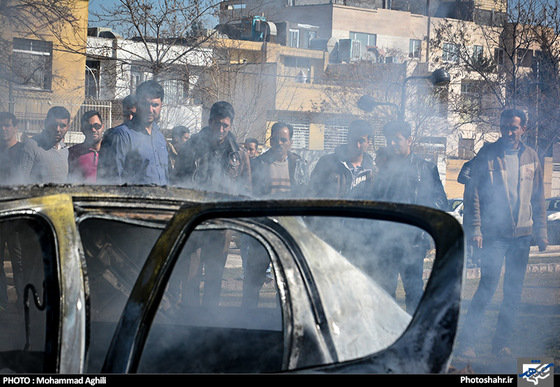 گزارش تصویری | حریق خودروی پژو 206 در بزرگراه کلانتری عکس : محمد عقیلی /شهرآرا