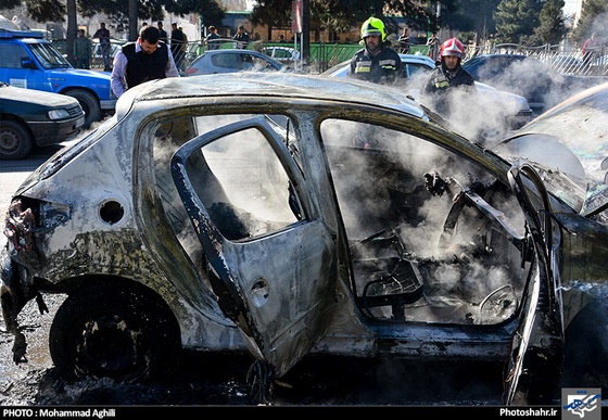 گزارش تصویری | حریق خودروی پژو 206 در بزرگراه کلانتری عکس : محمد عقیلی /شهرآرا