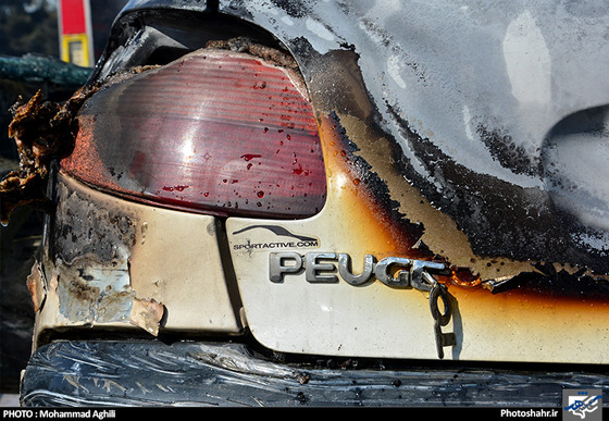 گزارش تصویری | حریق خودروی پژو 206 در بزرگراه کلانتری عکس : محمد عقیلی /شهرآرا