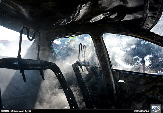 گزارش تصویری | حریق خودروی پژو 206 در بزرگراه کلانتری عکس : محمد عقیلی /شهرآرا