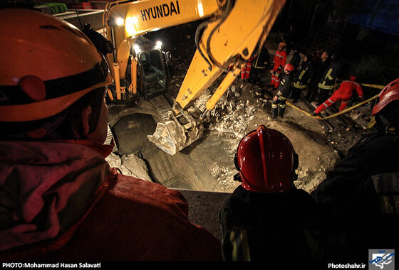 گزارش تصویری | عملیات خروج جسد کارگر مقنی از چاه | عکس : محمد حسن صلواتی /شهرآرا