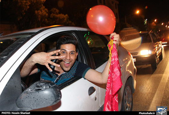 گزارش تصویری | شادی هواداران پرسپولیس بعد از دربی پایتخت در مشهد | عکس : حسین شریعت /شهرآرا