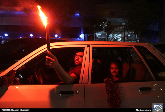 گزارش تصویری | شادی هواداران پرسپولیس بعد از دربی پایتخت در مشهد | عکس : حسین شریعت /شهرآرا