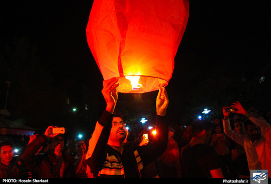 گزارش تصویری | شادی هواداران پرسپولیس بعد از دربی پایتخت در مشهد | عکس : حسین شریعت /شهرآرا