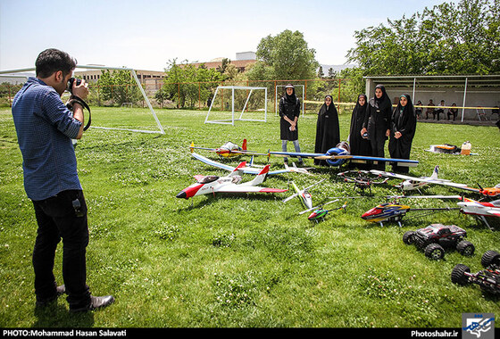 گزارش تصوریری | پرواز پرنده های بدون سرنشین در دانشگاه فردوسی |  عکس : محمد حسن صلواتی /شهرآرا