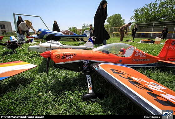 گزارش تصوریری | پرواز پرنده های بدون سرنشین در دانشگاه فردوسی |  عکس : محمد حسن صلواتی /شهرآرا