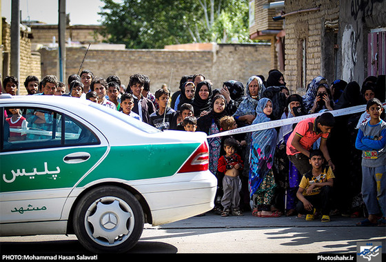 گزارش تصویری | بازسازی صحنه قتل سه عضو خانواده در شهرک باهنر مشهد | عکاس: محمد حسن صلواتی /شهرآرا