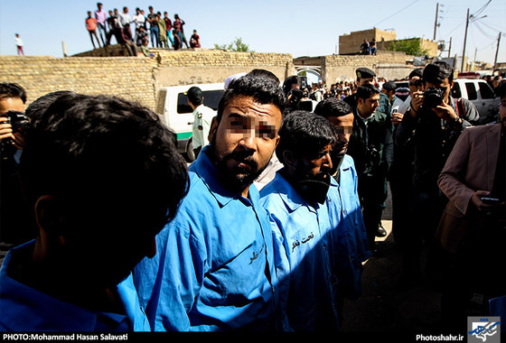 گزارش تصویری | بازسازی صحنه قتل سه عضو خانواده در شهرک باهنر مشهد | عکاس: محمد حسن صلواتی /شهرآرا