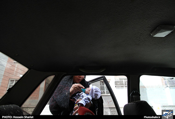 گزارش تصویری | اهدای یک واحد مسکن مهر به خانواده 5 قلوهای مشهدی | عکاس : حسین شریعت /شهرآرا