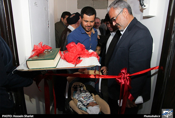 گزارش تصویری | اهدای یک واحد مسکن مهر به خانواده 5 قلوهای مشهدی | عکاس : حسین شریعت /شهرآرا