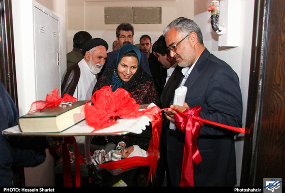 گزارش تصویری | اهدای یک واحد مسکن مهر به خانواده 5 قلوهای مشهدی | عکاس : حسین شریعت /شهرآرا