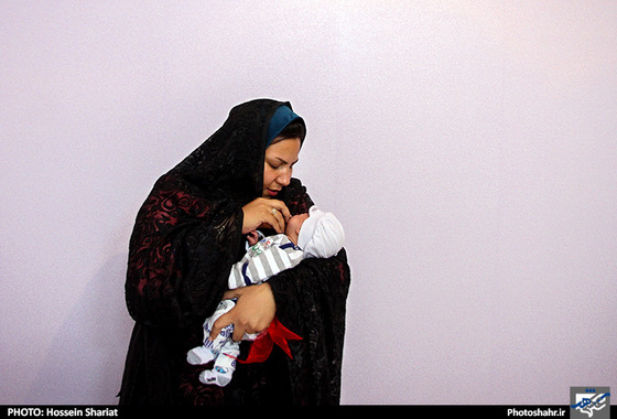 گزارش تصویری | اهدای یک واحد مسکن مهر به خانواده 5 قلوهای مشهدی | عکاس : حسین شریعت /شهرآرا