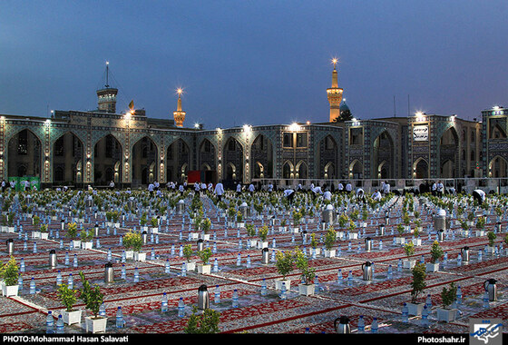 گزارش تصویری | ضیافت افطار در حرم امام رضا علیه السلام | عکاس : محمد حسن صلواتی | شهرآرا