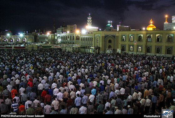 گزارش تصویری | ضیافت افطار در حرم امام رضا علیه السلام | عکاس : محمد حسن صلواتی | شهرآرا