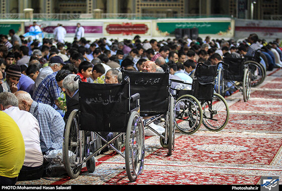 گزارش تصویری | ضیافت افطار در حرم امام رضا علیه السلام | عکاس : محمد حسن صلواتی | شهرآرا