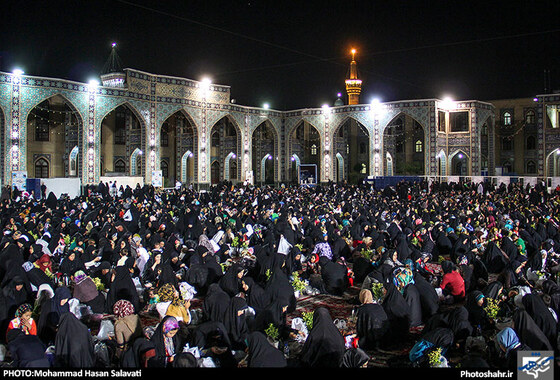 گزارش تصویری | ضیافت افطار در حرم امام رضا علیه السلام | عکاس : محمد حسن صلواتی | شهرآرا