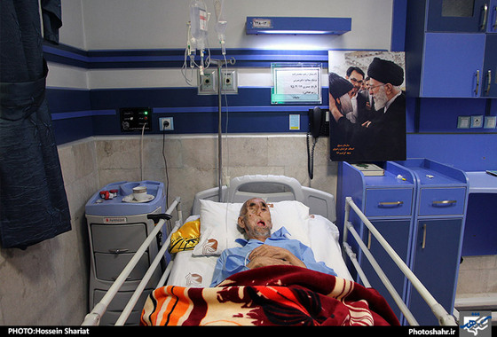 گزارش تصویری | عیادت شهردار مشهد از بابا رجب | عکاس :حسین شریعت /شهرآرا