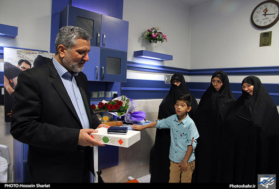 گزارش تصویری | عیادت شهردار مشهد از بابا رجب | عکاس :حسین شریعت /شهرآرا