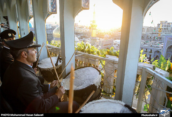 گزارش تصویری | آیین نقاره نوازی در حرم رضوی| عکاس : محمد حسن صلواتی /شهرآرا