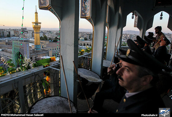 گزارش تصویری | آیین نقاره نوازی در حرم رضوی| عکاس : محمد حسن صلواتی /شهرآرا