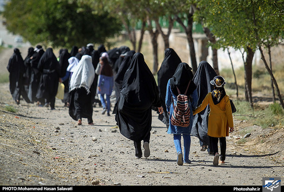 گزارش تصویری | زائران پیاده در مسیر حرم امام رئوف | عکاس: محمد حسن صلواتی /شهرآرا