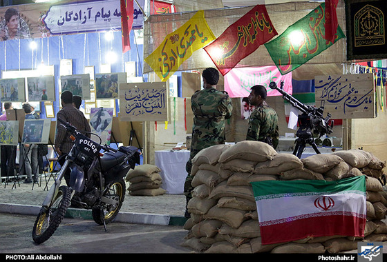 گزارش تصویری | نمایشگاه " دفاع همچنان باقیست " عکاس : علی عبداللهی /شهرآرا