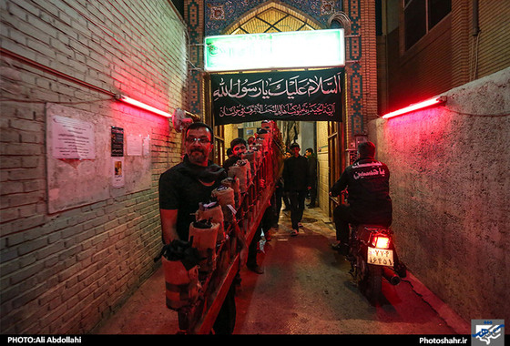 گزارش تصویری/ آیین سنتی مشعل گردانی حسینیه نجفی های مقیم مشهد/ عکاس :علی عبداللهی /شهرآرا