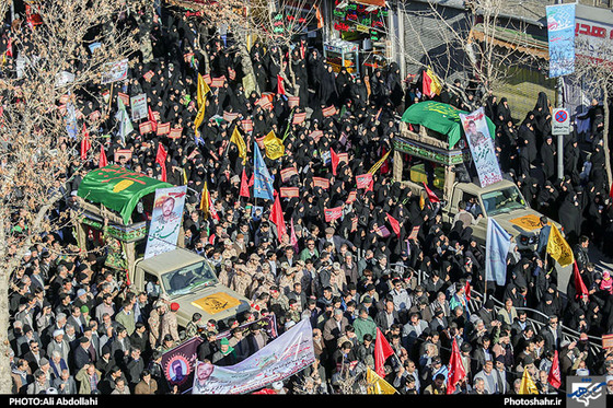 راهپیمایی بزرگداشت حماسه 9 دی و تشییع دو شهید مدافع حرم در مشهد 1