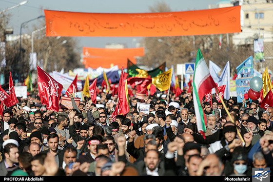 راهپیمایی بزرگداشت حماسه 9 دی و تشییع دو شهید مدافع حرم در مشهد 1