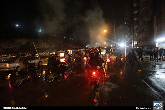 گزارش تصویری | برخورد با عاملان اخلال در نظم عمومی در شب چهارشنبه سوری در مشهد | عکاس : علی عبداللهی/ شهرآرا