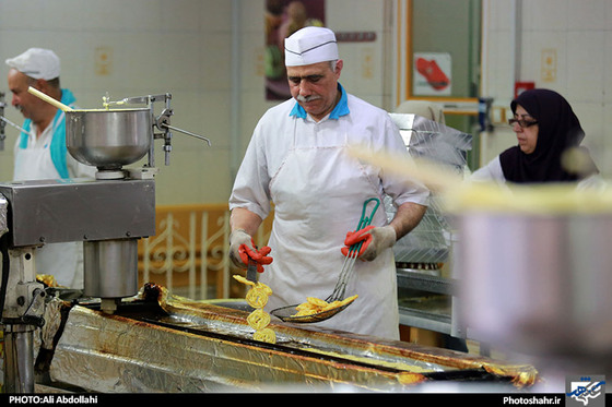 گزارش تصویری | کارگاه پخت زولبیا و بامیه در ماه رمضان‎ / عکاس : علی عبداللهی /شهرآرا