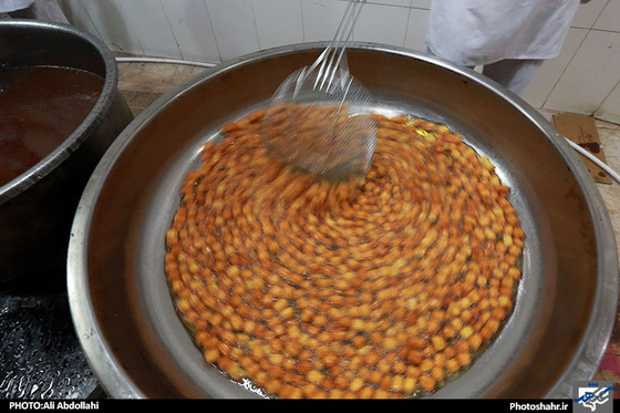 گزارش تصویری | کارگاه پخت زولبیا و بامیه در ماه رمضان‎ / عکاس : علی عبداللهی /شهرآرا