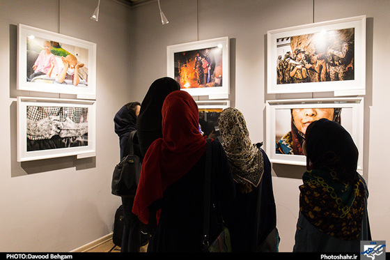 گزارش تصویری | کارگاه مروری بر عکاسی خبری ایران و جهان در نگارخانه رضوان | عکاس : داوود بهگام /شهرآرا