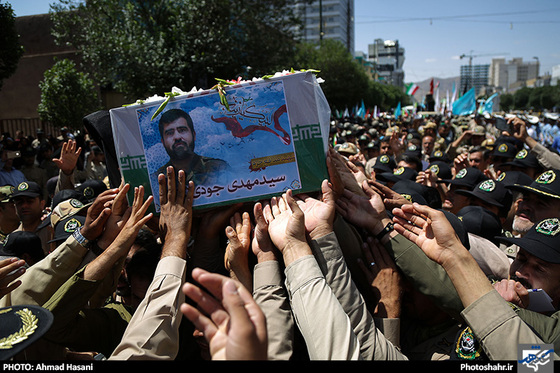 گزارش تصویری | تشییع شهید مدافع حرم « سید مهدی جودی ثانی »در مشهد / عکس :حمد حسنی /شهرآرا