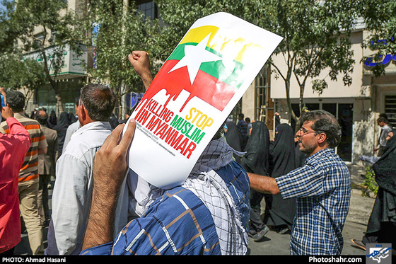 گزارش تصویری | راهپیمایی نمازگزاران نماز جمعه مشهد در حمایت از مسلمانان مظلوم میانمار | عکس : احمد حسنی /شهرآرا