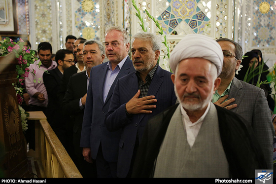 گزارش تصویری | جشن شکوفه‌ها در حرم رضوی | عکس :احمد حسنی/ شهرآرا