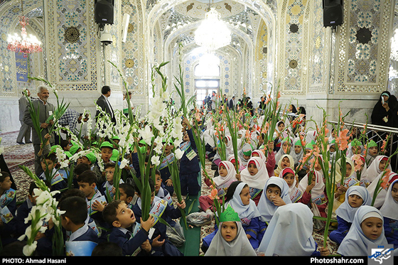 گزارش تصویری | جشن شکوفه‌ها در حرم رضوی | عکس :احمد حسنی/ شهرآرا