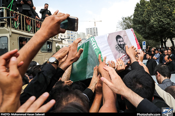 گزارش تصویری | تشییع پیکر شهدای مدافع حرم رضا سنجرانی و محمد رضا یزدانی | عکس : محمد حسن صلواتی /شهرآرا