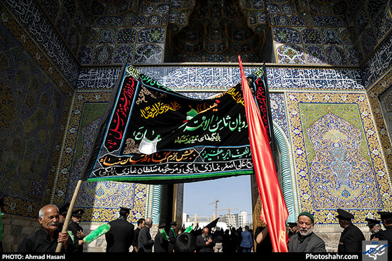گزارش تصویری / عزاداری روز عاشورا در حرم رضوی / عکس: احمد حسنی /شهرآرا