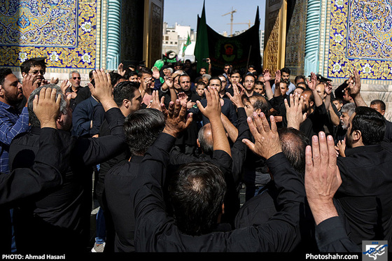 گزارش تصویری / عزاداری روز عاشورا در حرم رضوی / عکس: احمد حسنی /شهرآرا