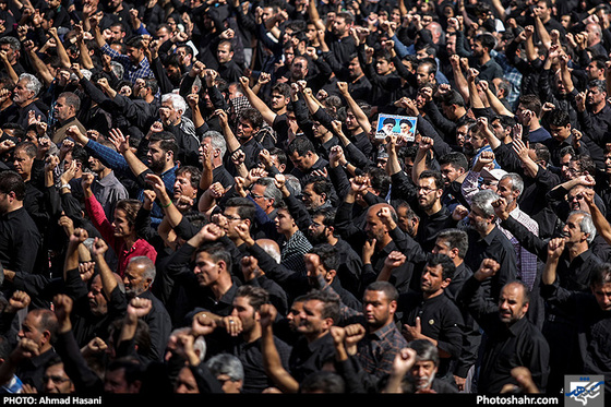 گزارش تصویری / عزاداری روز عاشورا در حرم رضوی / عکس: احمد حسنی /شهرآرا