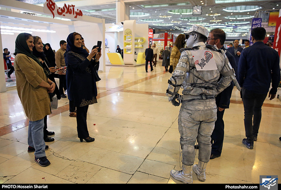 گزارش تصویری پنجمین روز از بیست و سومین نمایشگاه مطبوعات / عکس حسین شریعت/شهرآرا