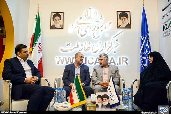 حضور اعضای شورای شهر مشهد در غرفه شهرآرا / عکس جواد کرمانی