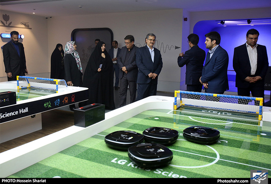 بازدید اعضای شورای شهر مشهد از باغ کتاب تهران/عکس حسین شریعت