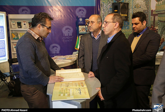 بازدید محمدرضا حیدری ریس شورای اسلامی شهرمشهد از نوزدهمین نمایشگاه کتاب / عکس: احمد حسنی / شهرآرا