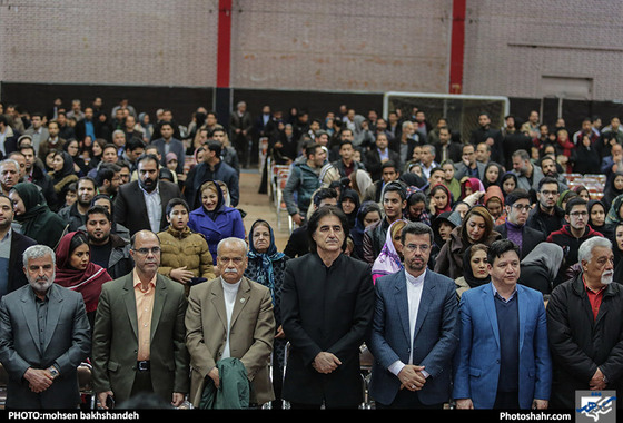 مراسم مزایده پیراهن هادی نوروزی به نفع زلزله زدگان غرب کشور / عکس:محسن بخشنده / شهرآرا